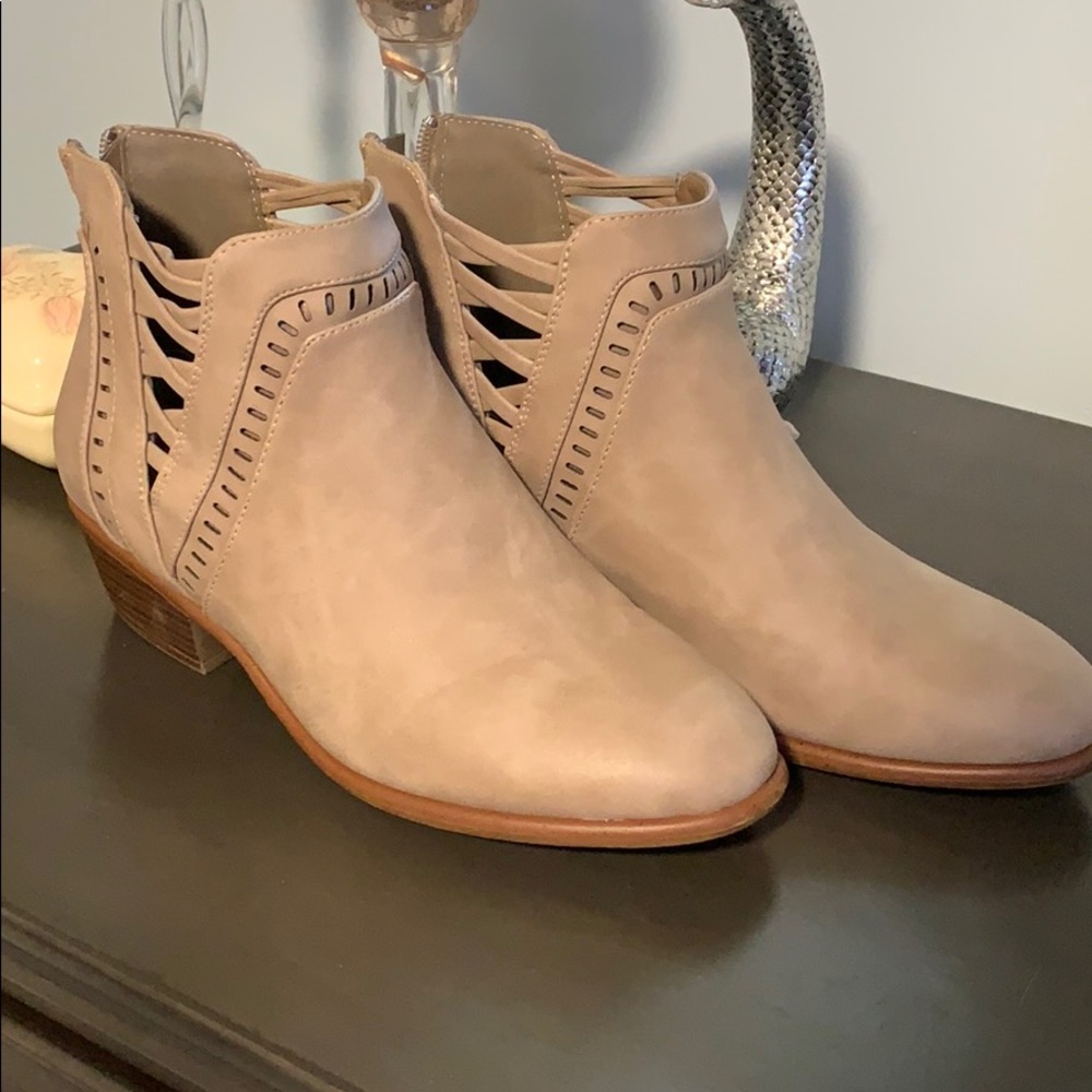 Charlotte Russe heeled ankle bootie size 7